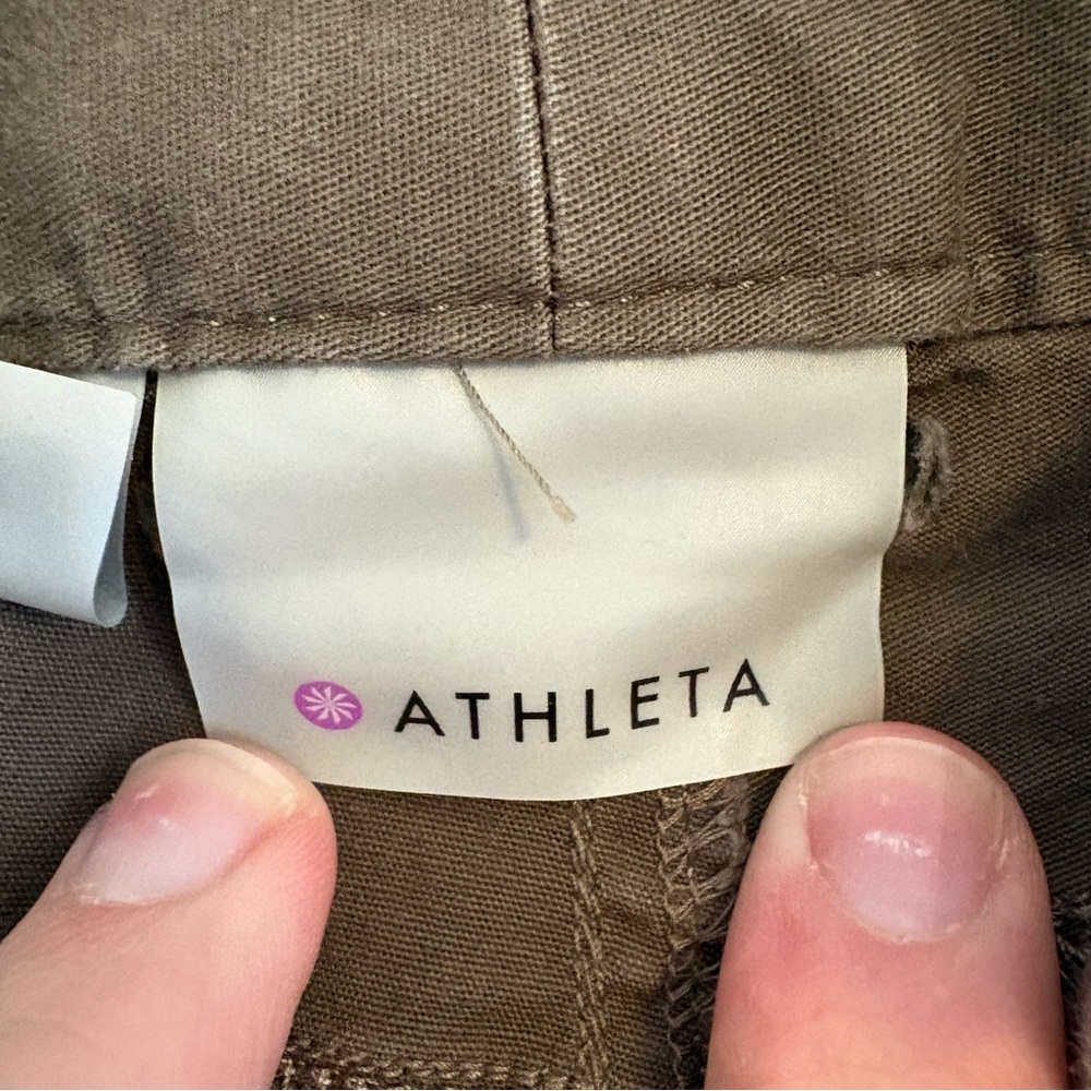 Athleta Cargo Bermuda Brown Shorts Size 6 - Picture 3 of 10